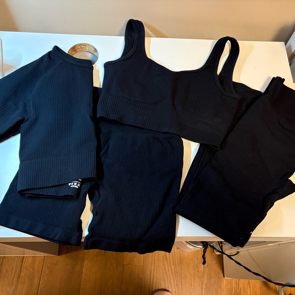 Workout Black Yoga set (4 pcs)